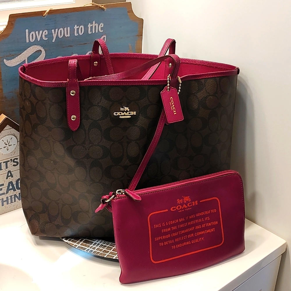 🥰UC Coach Brand Reversible Magenta/Brown Signature Print City Tote w/Wristlet
